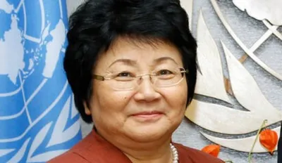 Президент Кыргызстана Р.Отунбаева награждена премией «За женскую отвагу»