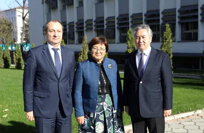 Атамбаев, Жээнбеков и СДПК. Интервью Отунбаевой о кыргызской политике