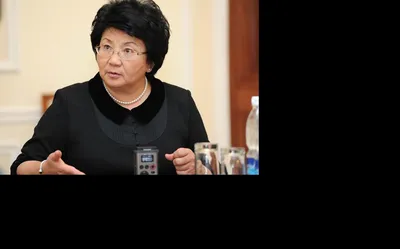 Роза Отунбаева прилетела в Бишкек и встретилась с главой МИД Кыргызстана