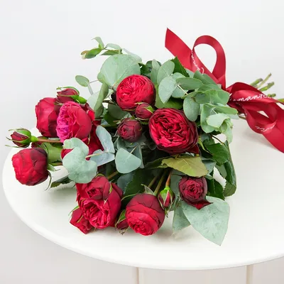 Пионовидная роза Red Piano 51 шт. купить с доставкой в Москве. Цена от  22440 ₽