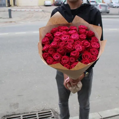 Букет из 51 розы \"Шангрила\" купить в Курске | заказать живые цветы с  доставкой на дом или самовывоз