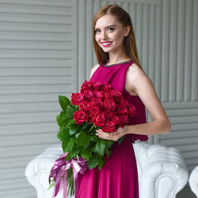 31 малиновая роза \"Шангрила\" 60 см в упаковке на выбор, артикул: 333088596,  с доставкой в город Москва (внутри МКАД)