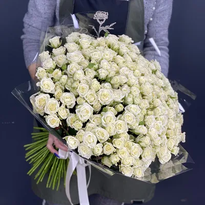 Купить Букет из белых роз Сноуфлейк с доставкой | Заказать цветы дешево в  магазине Iziflo