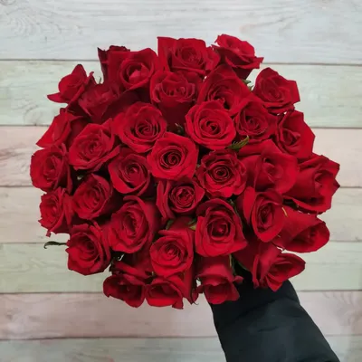 35 роз Тру Лав, Цветы и подарки в Таганроге, купить по цене 2500 RUB,  Монобукеты в Мишки Шарики Цветочки с доставкой | Flowwow