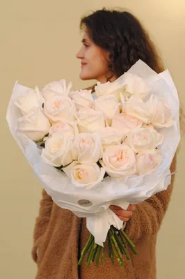 Свадебный букет с розой Вайт О'хара купить в Саратове недорого
