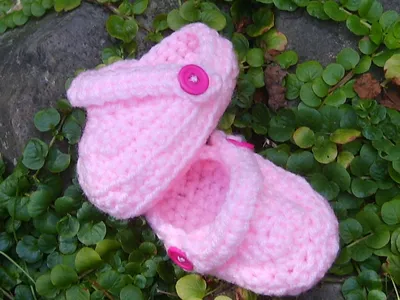 Baby Crocs Crocheted in Pink, 0 - 3 months | These are the c… | Flickr