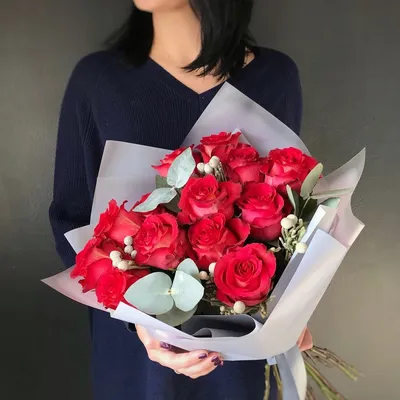 Букет из 35 кустовых садовых роз - купить в Москве по цене 10290 р - Magic  Flower