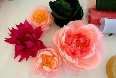 Делаем роскошную розу из бумаги с конфетой внутри: показываю простой способ  | ПРО красивости: DIY и искусство | Дзен