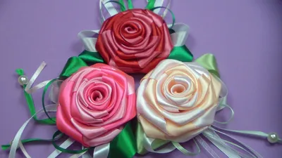 Роза из атласной ленты. Мастер-класс / ribbon rose DIY | Тканевый цветок  своими руками, Поделки из цветов, Пособия по цветам