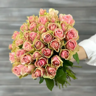 Розы белые и розовые недорого: 101 цветок по цене 17285 ₽ - купить в  RoseMarkt с доставкой по Санкт-Петербургу