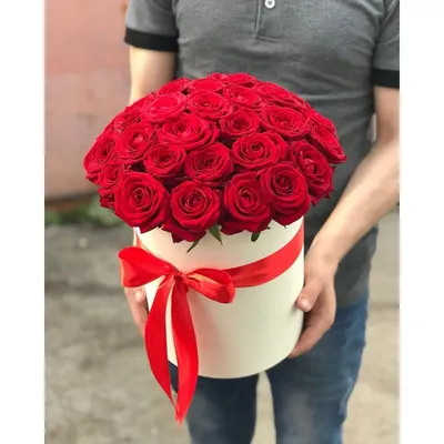Букет 51 роза в шляпной коробке с доставкой в Новосибирске. Служба доставки  цветов и подарков - FLO365
