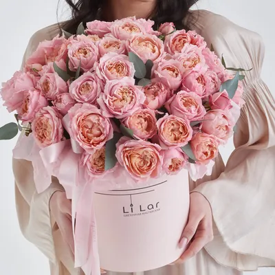 101 розовая роза в шляпной коробке «Влюбленность» купить в Москве в  Букет-Элит