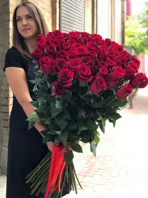 Высокие красные розы Эквадор 51 шт. (70 см), артикул: 333083888, с  доставкой в город Москва (внутри МКАД)