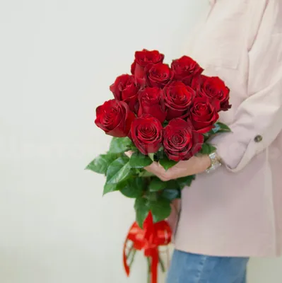 Высокие красные розы 110см это букет из свежих срезанных цветов. KROKUS -  лучший интернет магазин, доставка цветов в Риге