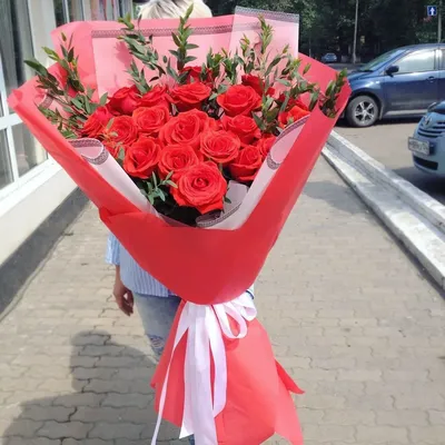 Купить «Высокие алые розы» в Уссурийске - «Мароми»