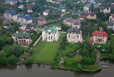 Рублевка в Москве — где находится, фото поселка, кто живет, какой район,  как выглядят дома
