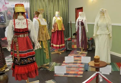 Девичьи и женские русские народные костюмы