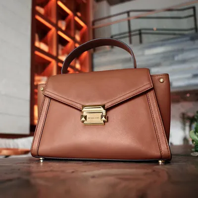 С чем носить коричневую сумку: более 50 модных образов – Каблучок.ру