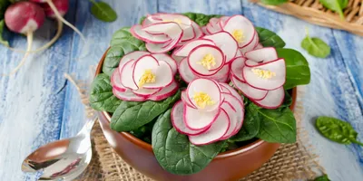 Удивительно красивый салат «Фиалка» - Лайфхакер