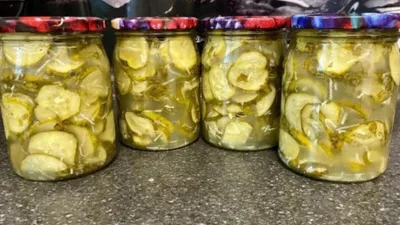 Салат из перезрелых огурцов на зиму - Лайфхакер