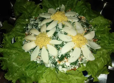 Salad \"Chamomile\" Puff salad on festive table - YouTube