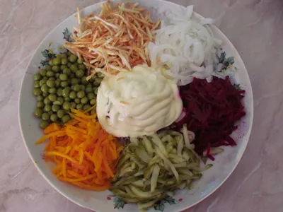 Салат ромашка с сухариками - 80 photo
