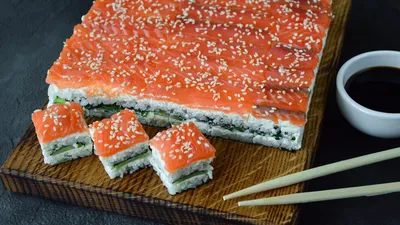 Суши простой рецепт - вкусное блюдо с красной рыбой на Новый год