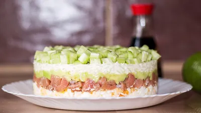 СУШИ САЛАТ в стакане. Быстро и очень вкусно. Ленивые суши ФИЛАДЕЛЬФИЯ. Рецепт  суши салата в стакане - YouTube