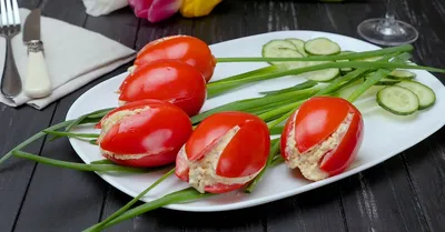 Салат «Тюльпаны»: не нужно быть шеф-поваром, чтобы создать кулинарный  шедевр. Рецепт нежного крем-салата к празднику весны | Еда | Дзен
