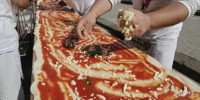 Самая большая пицца фото фотографии