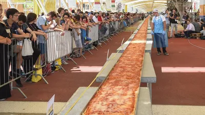 Самая большая пицца в мире, …» — создано в Шедевруме