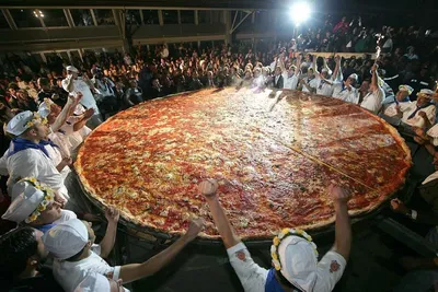 Необычный рекорд: приготовлена самая большая в мире пицца