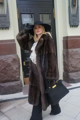 Шуба из меха лисицы Gold Fox купить в Москве с гарантией качества