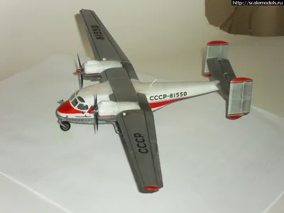 Модель пассажирского самолета Ан-14 «Пчёлка»