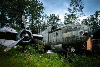 Вблизи Киева обнаружили британские самолеты времен Второй мировой войны -  МЕТА