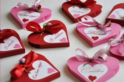 https://news.hochu.ua/cat-prazdniki/den-valentina/article-129952-mama-i-papa-s-dnem-valentina-samyie-krasivyie-valentinki-i-teplyie-slova-dlya-rodnyih-lyudey-foto/