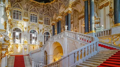 Красивые дома, гимназии, храмы и самое необычное кафе Санкт-Петербурга
