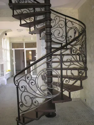 Кованые лестницы и перила — стильная нота в дорогом интерьере