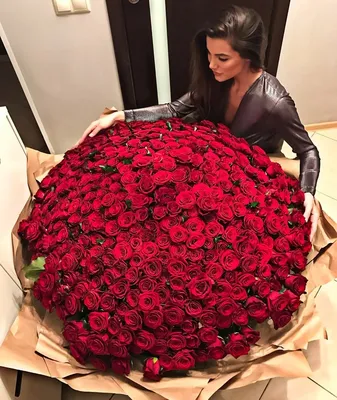 Купить большой букет из 101 розы в Солигорске | Цена 101 розы с доставкой