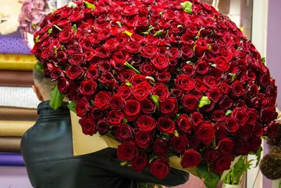 Букет из роз «Жанна» купить по цене 11 550 руб. с доставкой в Краснодаре