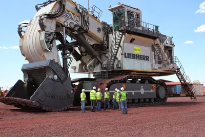 Бизнес Диалог - Bagger 293 – самый большой карьерный экскаватор в мире.  Построен немецкой компанией TAKRAF в 1995 году. Огромная машина в высоту  насчитывает 96 метров, а в длину – 225. Ее