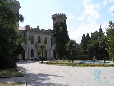 Отель ЯСНАЯ ПОЛЯНА, санаторий 3*, Крым (Большая Ялта): Гурзуф-Алупка  Россия: цены на отдых, фото, отзывы, бронирование онлайн. Лучшие  предложения от Библио-Глобус