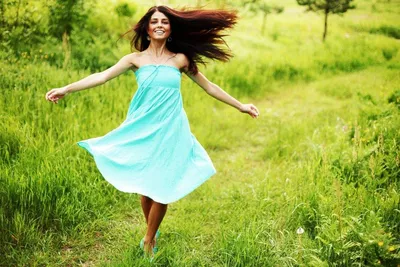 счастье девушка взрослый счастливая женщина Фото Фон И картинка для  бесплатной загрузки - Pngtree