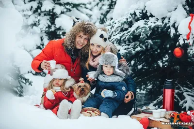 Семейная фотосессия зимой - сказочная съемка на природе