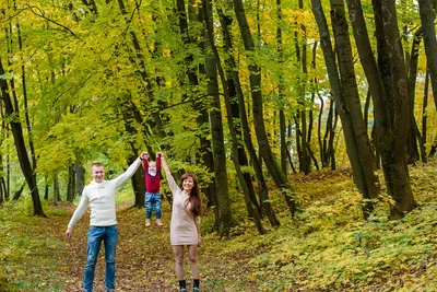 Семейная фотосессия в осеннем лесу | фотосъемка семьи осенью