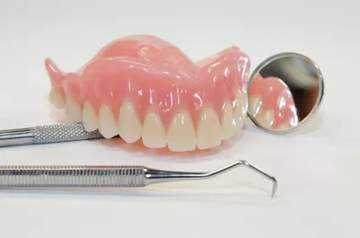 Полные съемные зубные протезы в Раменском, цены на установку и изготовление  - «New Smile»