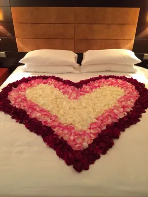 Красное сердце из лепестков роз-декор ко дню святого Валентина, свадьбы  №581567 - купить в Украине на Crafta.ua
