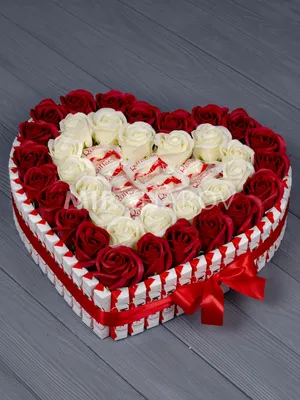 Сердце из роз в красной упаковке – купить недорого с доставкой