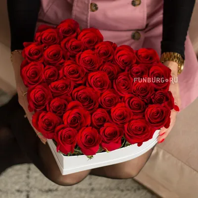 Купить Сердце из роз с конфетами с доставкой в Омске - магазин цветов Трава