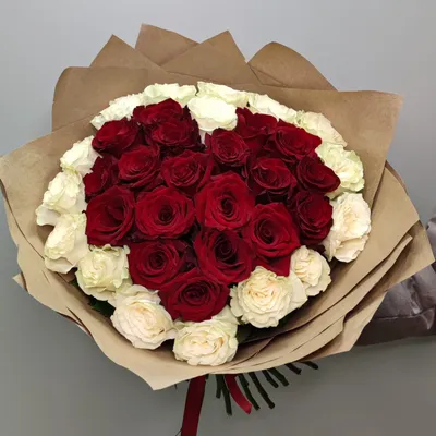 Белые розы с датой (сердце) от 51 шт. за 11 590 руб. | Бесплатная доставка  цветов по Москве